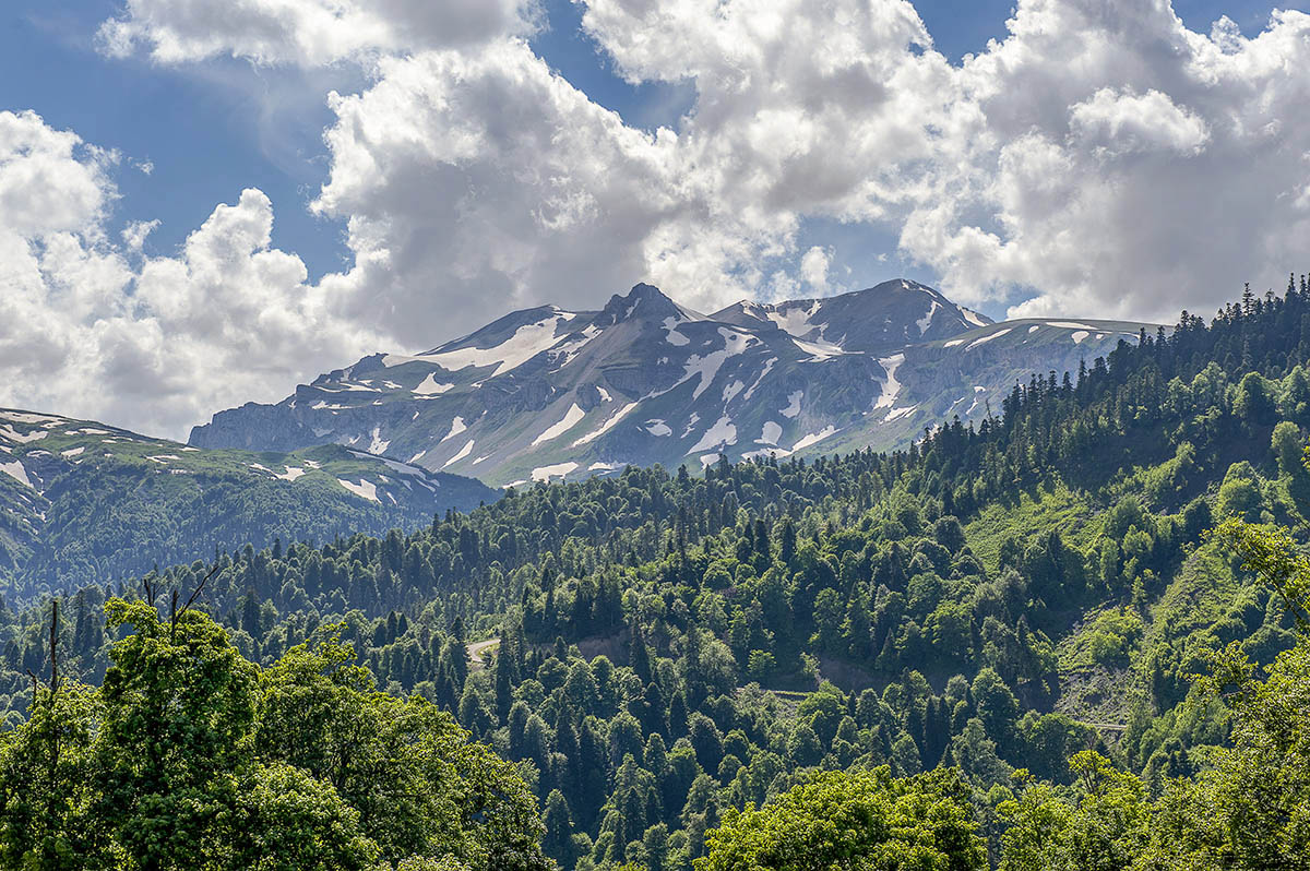 Oshten Mountain (2804 m)
