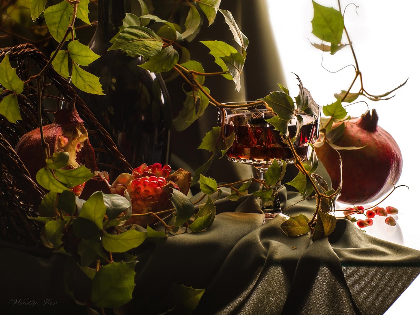 Der Wein ist Granat.