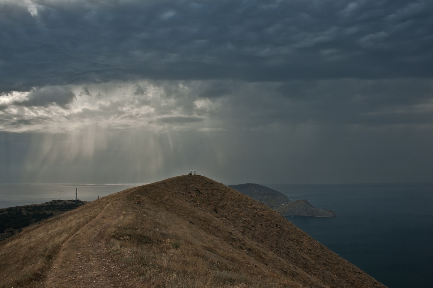Tuchka ging über den Himmel, verschüttete Wolken regen ....