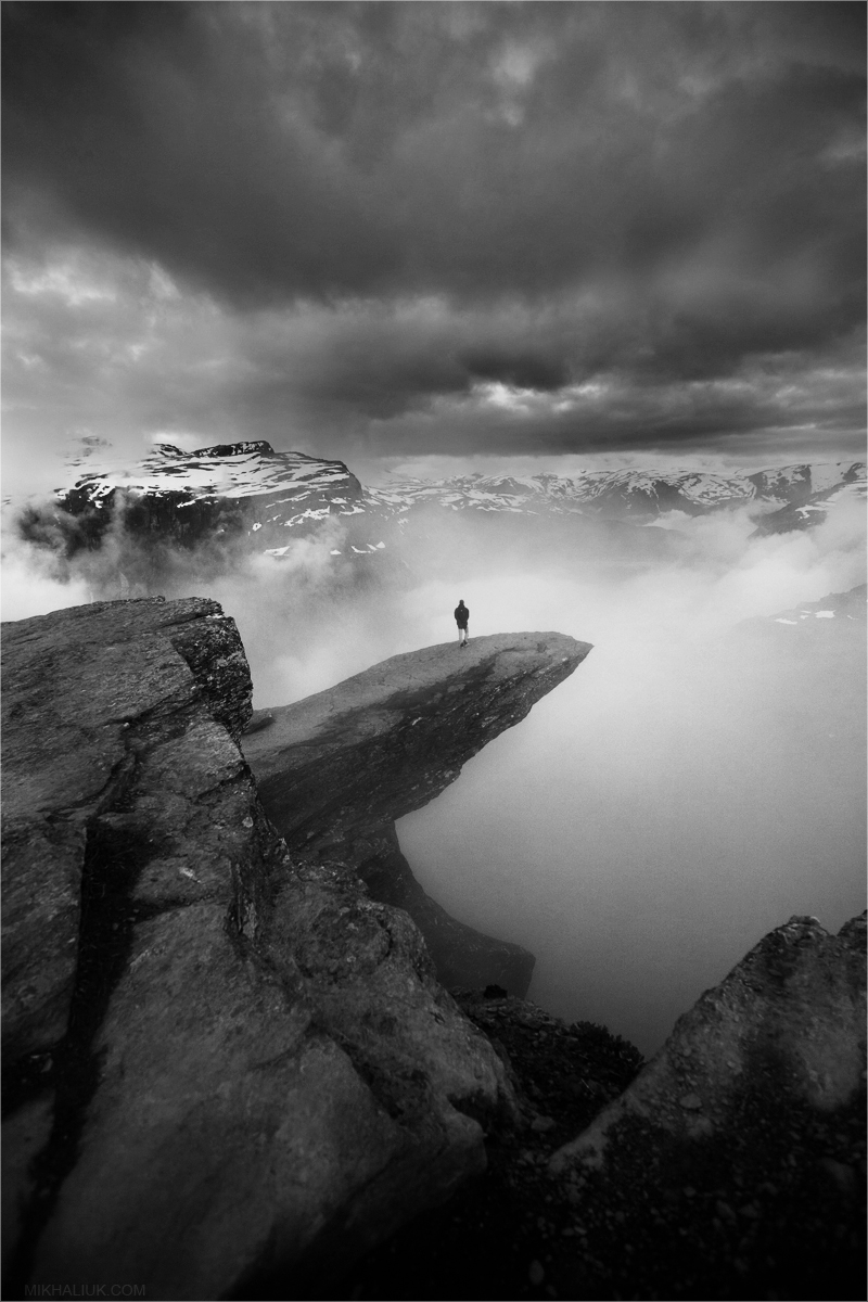 Trolltunga, düsteren Morgen