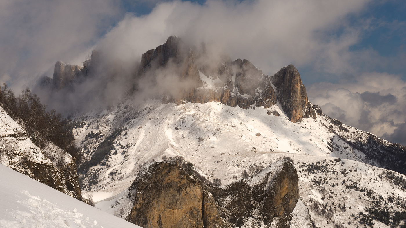 Berge und Wolken
