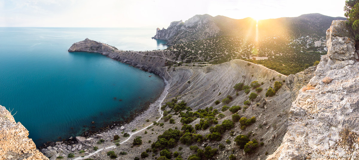 Die Sonne hinter den Sentry-Oba