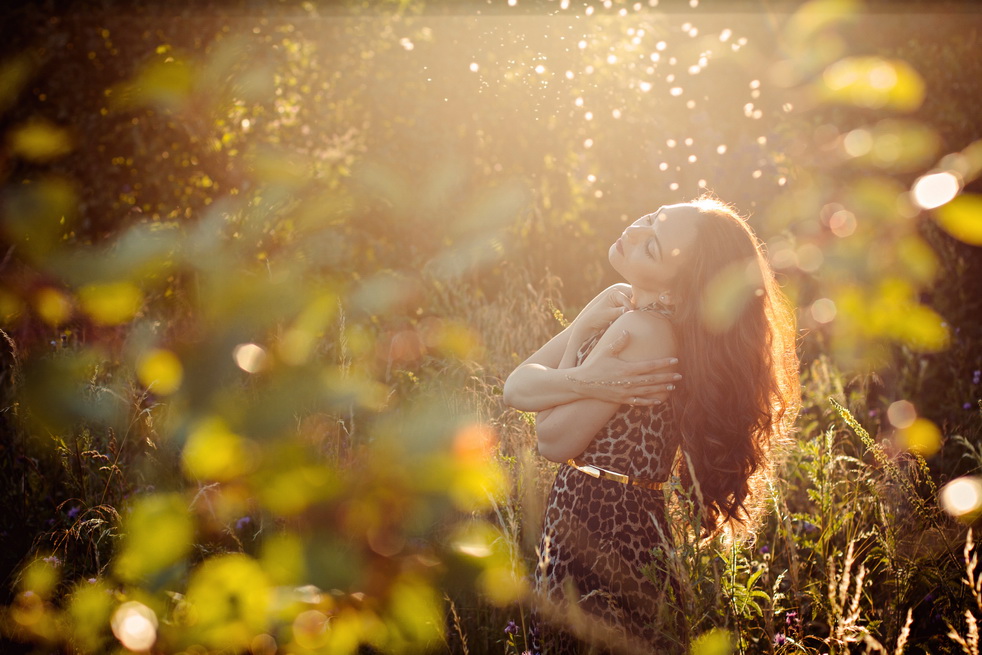 Sommer regen glühender Mücken