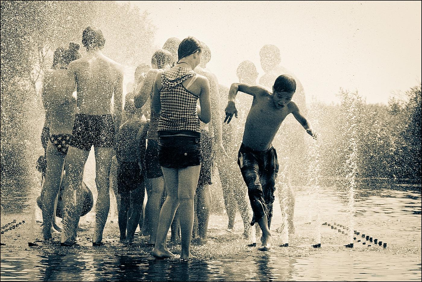 Hast du gesehen, die Kinder mit dem regen spielen