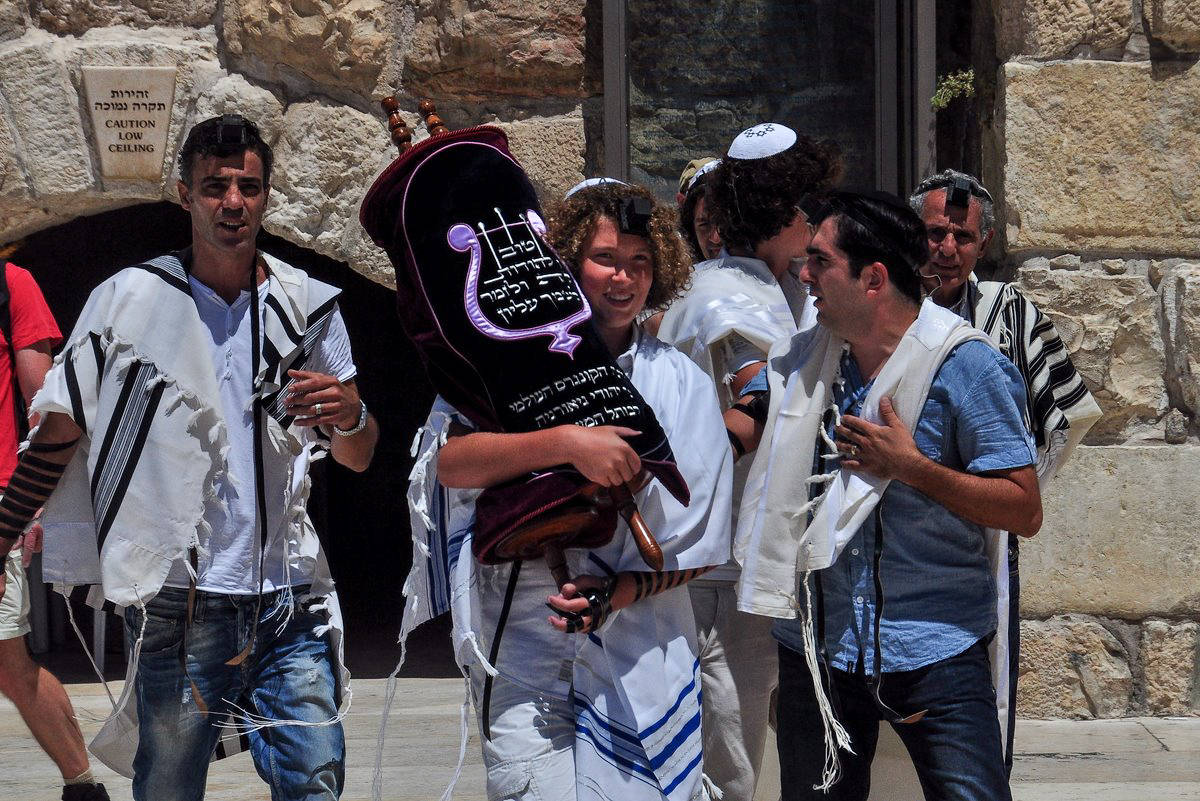 Die Feier der Bar-Mizwa (Bat Mizwa) - dies ist der Beginn einer neuen, erwachsenen Stadium im menschlichen Leben.