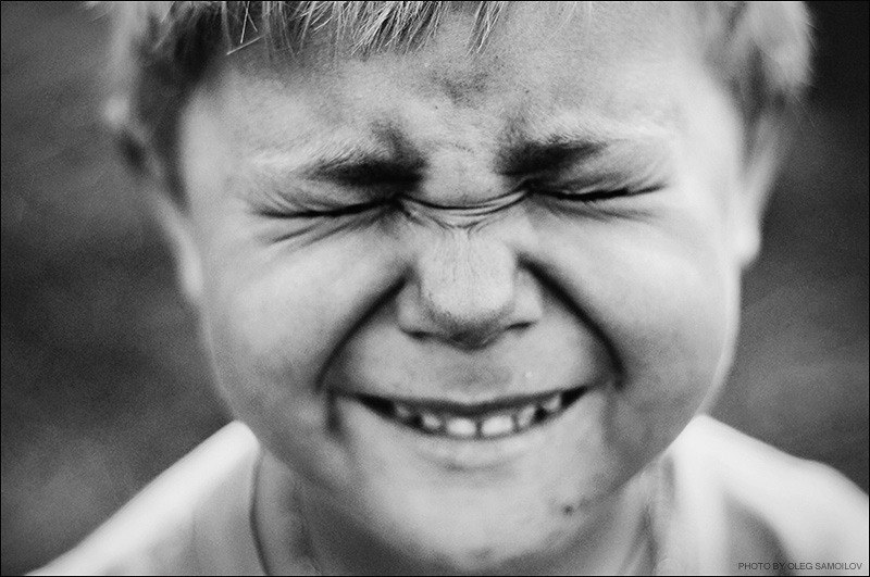 Glückliches kleines Mädchen