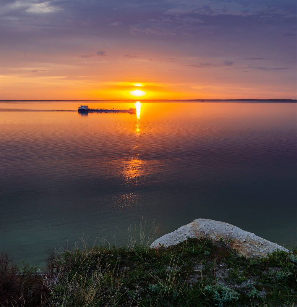Sonnenaufgang über dem Fluss