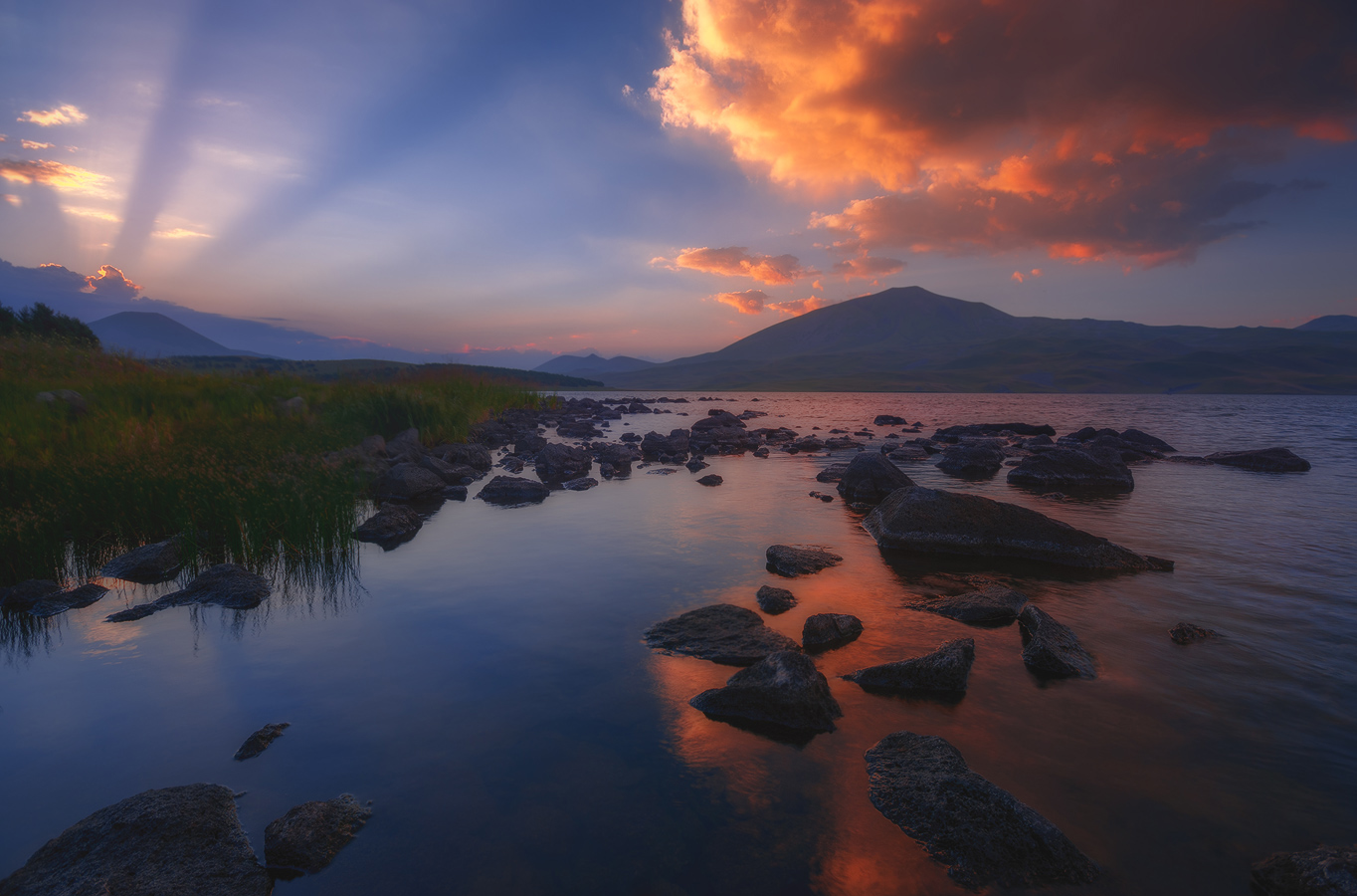 Die ersten Strahlen des Sonnenaufgangs
