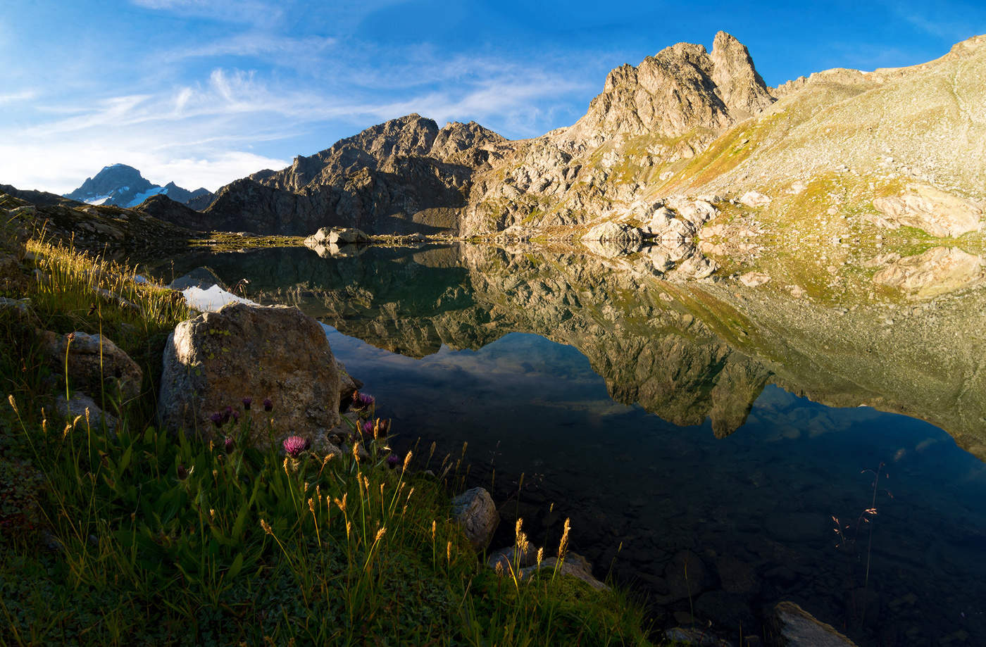 Morgen auf dem See Arkhyz