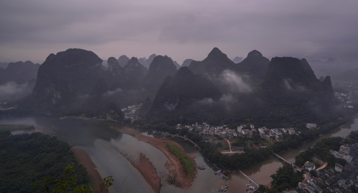Und alsbald öffneten sich weit Abgrund des Himmels