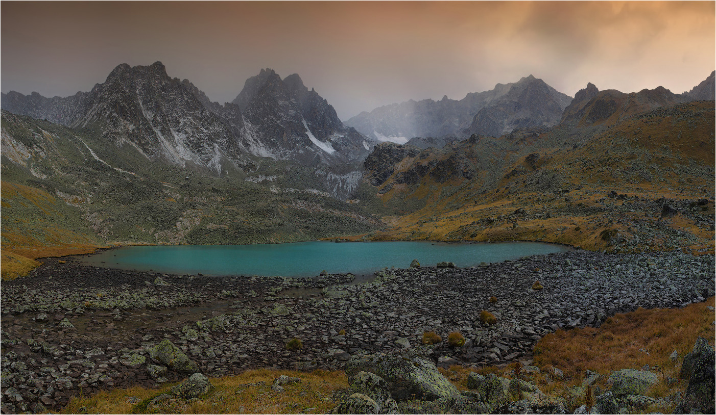 Riesen bewachen Doppeltürkisseen