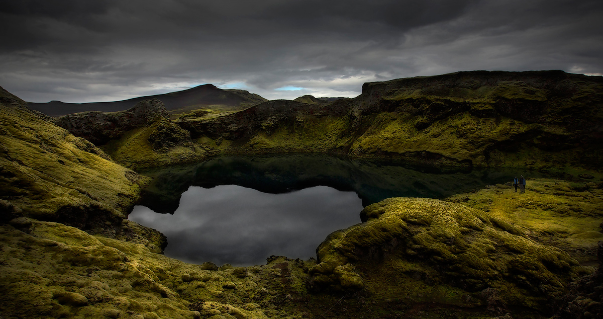 Über den Fuß vom Krater des Vulkans ...