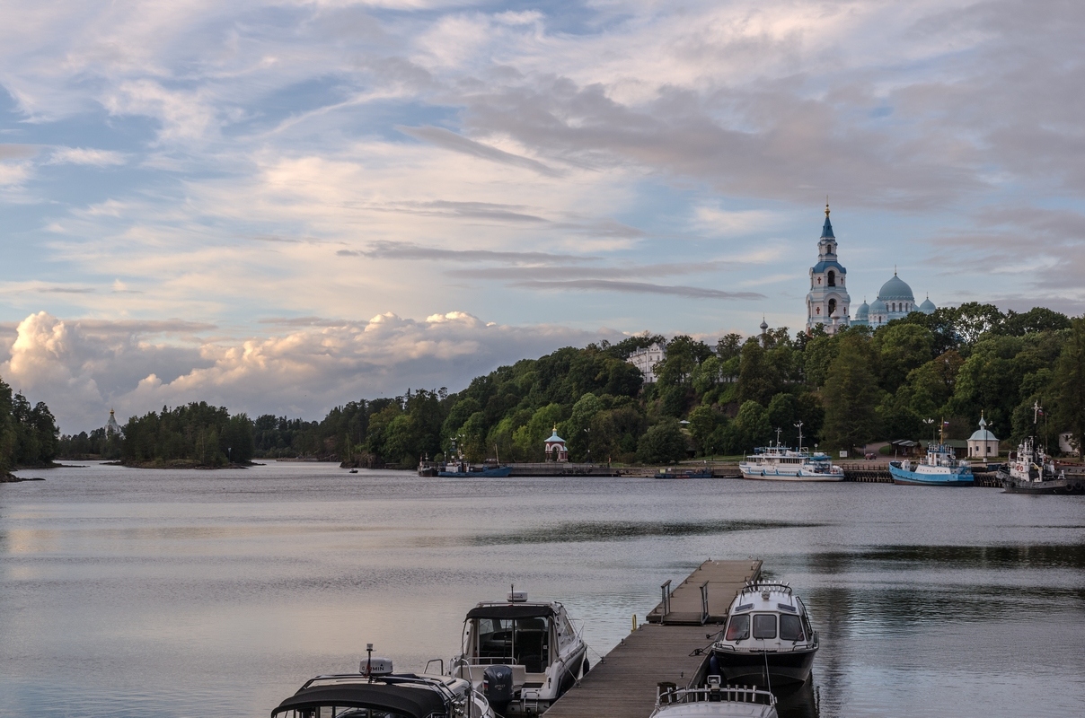 Abend. Gewitter verlässt ...