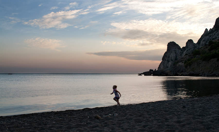 Barfuß auf dem Rand des Meeres ..