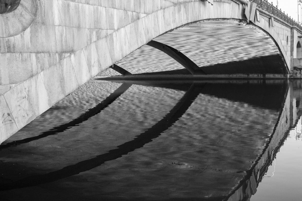 Das Licht unter der Brücke