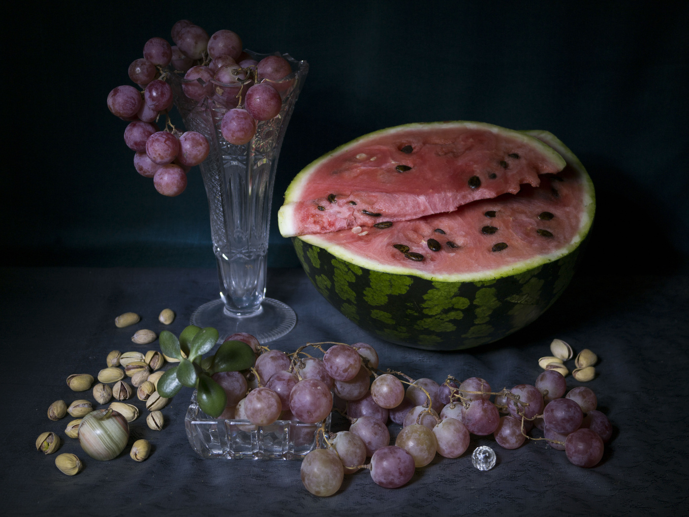 Skizzieren Sie mit Wassermelone und Trauben