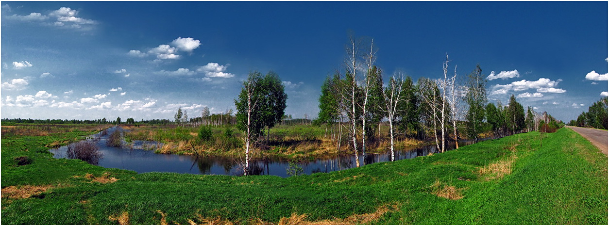 Auf der Straße mit Wolken ...