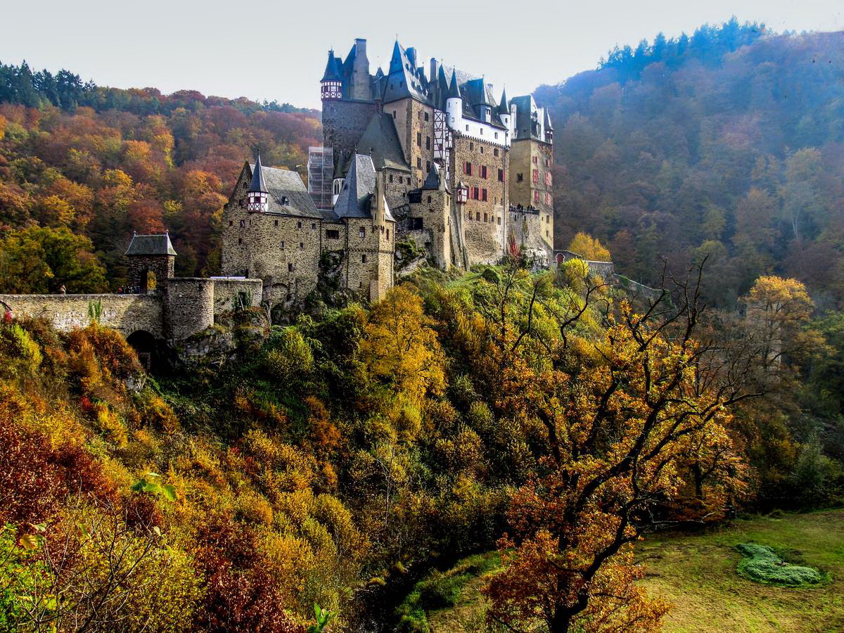 Burg Eltz / pearl Burgen in Europa