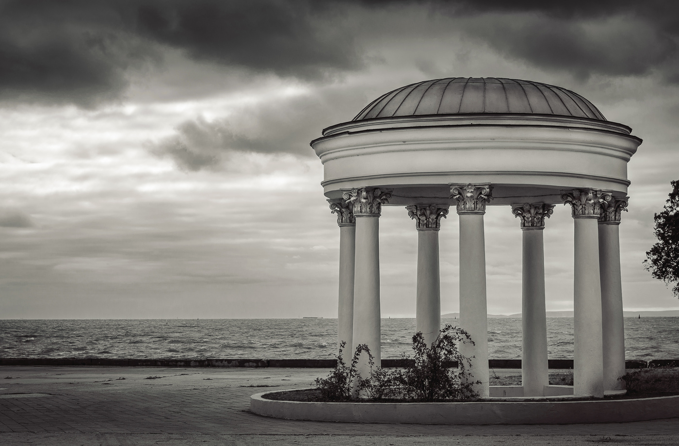 Rotunda auf die Stadt am Wasser.