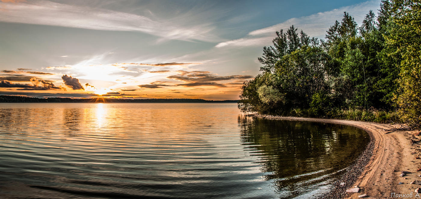 Sonnenuntergang am Ufer