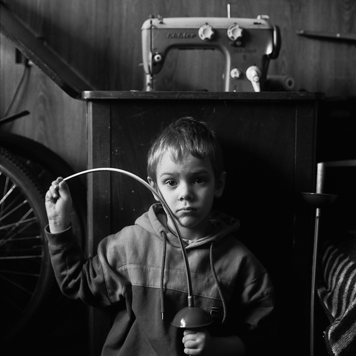 Sasha (Portrait mit einem Schwert)