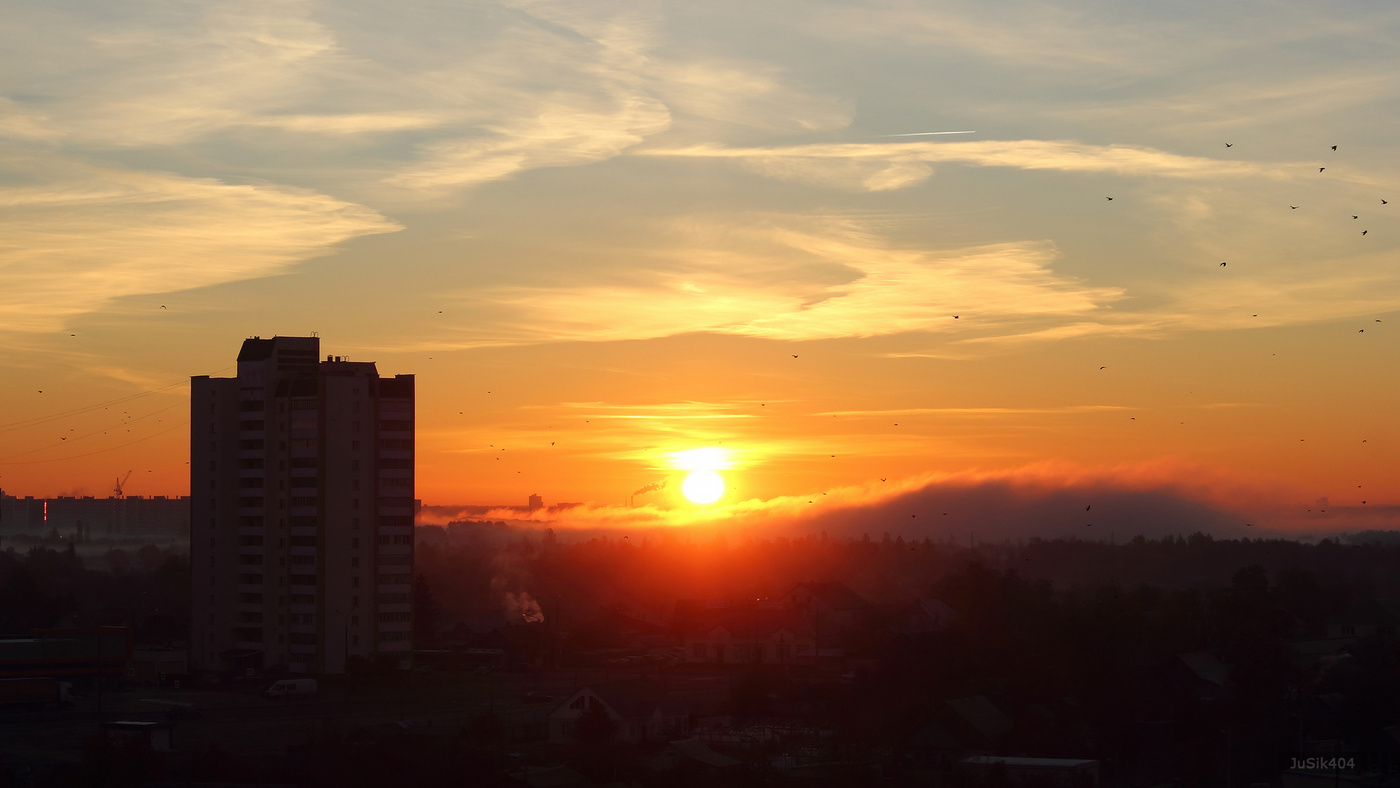 Wellen der Nebel im Morgengrauen