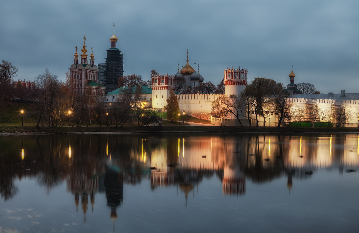 Am Nowodewitschi ...