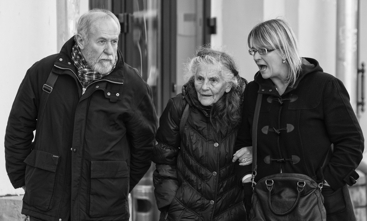 Louder! Meine Großmutter ist schwerhörig