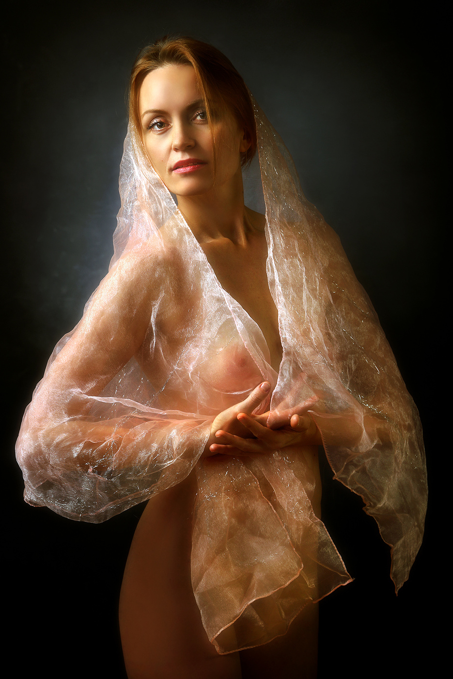 Modell in Schal ... 2 ..