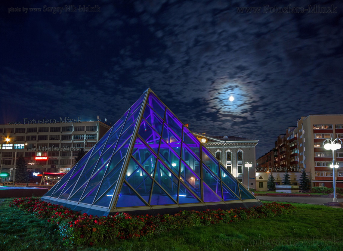 Der Bau der Mondpyramiden