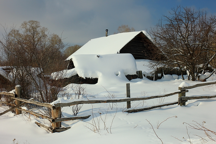 Auch einem Dach und Schnee