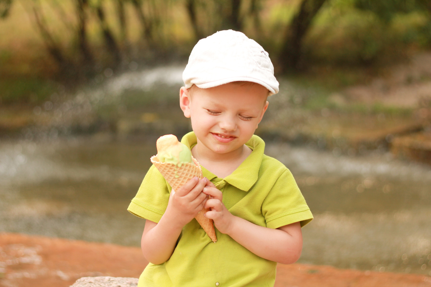Junge mit Eiscreme