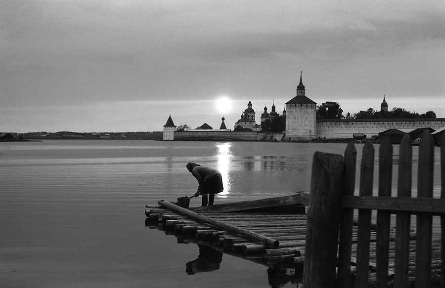 Kirillow-Beloserski-Kloster bei Sonnenuntergang