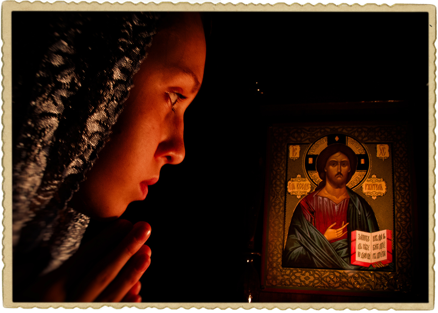 © Anna Yatsenko. Selbstbildnis. "Gebet". Saratov 2015.