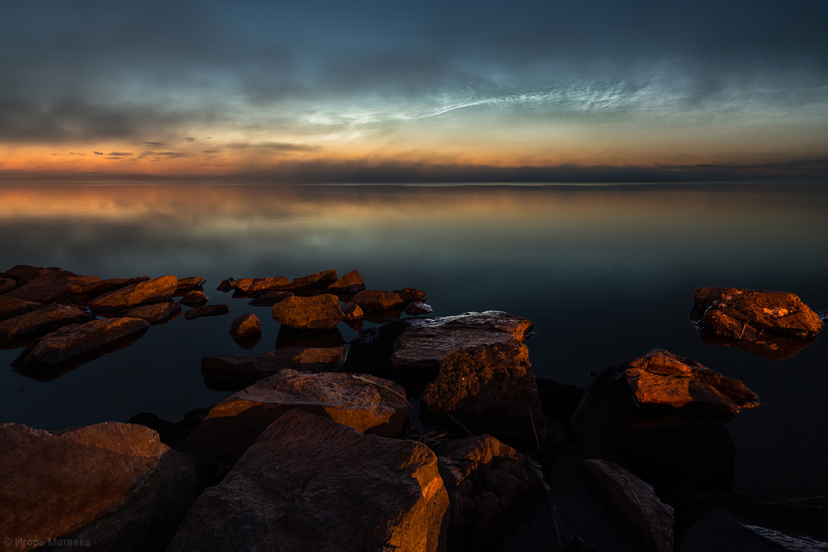 Leuchtende Nachtwolken