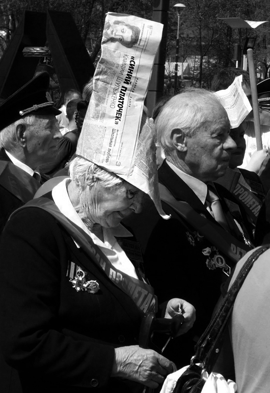 über blauen Taschentuch ...