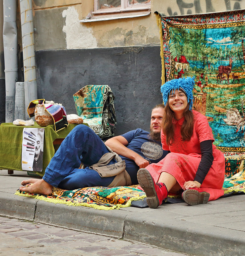 Auf der Straße übersät ....