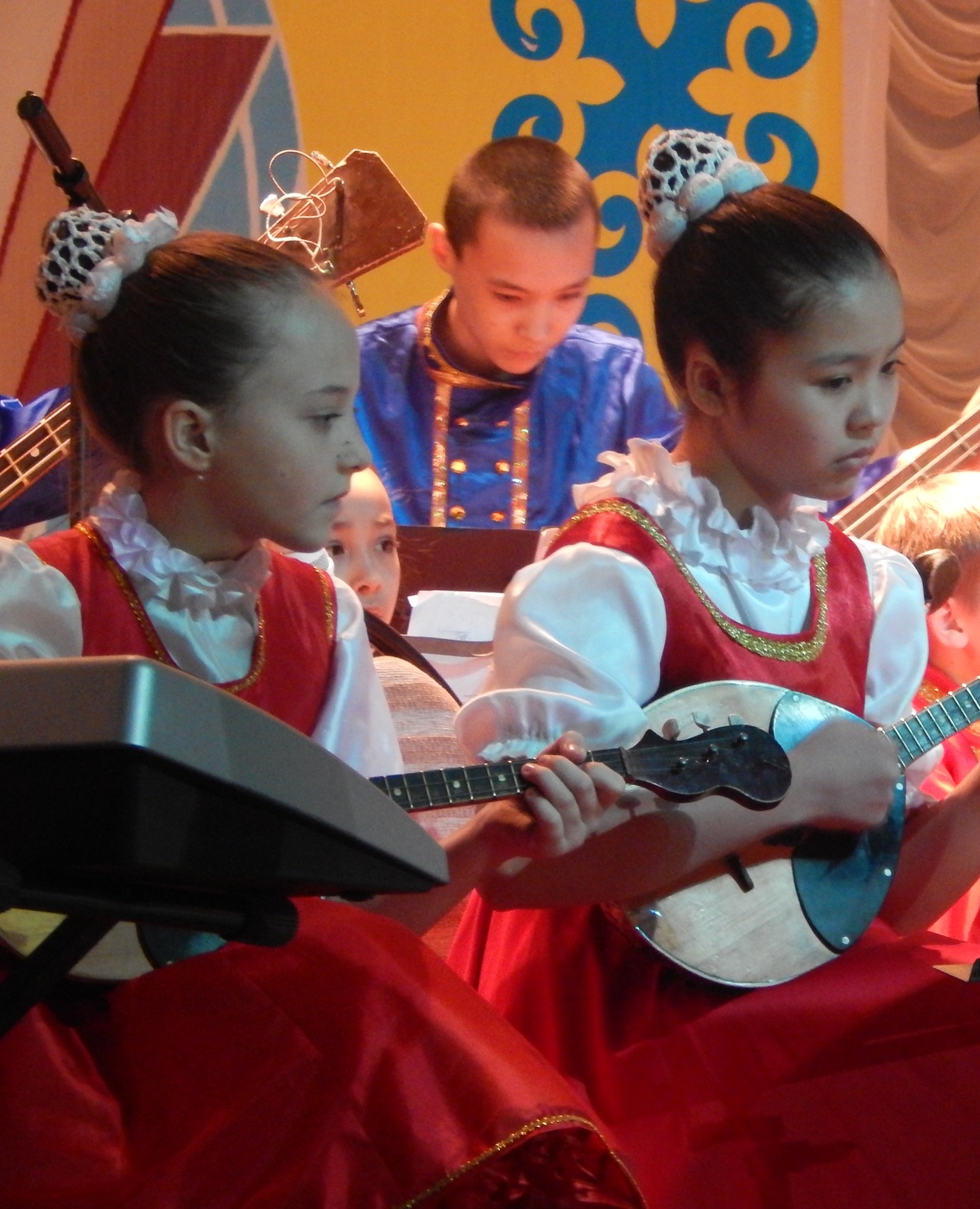 Naile Kurtashirova und Camilla Tenlikova . 2015