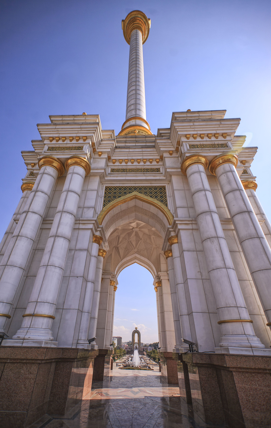 Wandern in der neuen Stadtgebiet ... .Tsentralnaya ihnen. Somoni Dushanbe
