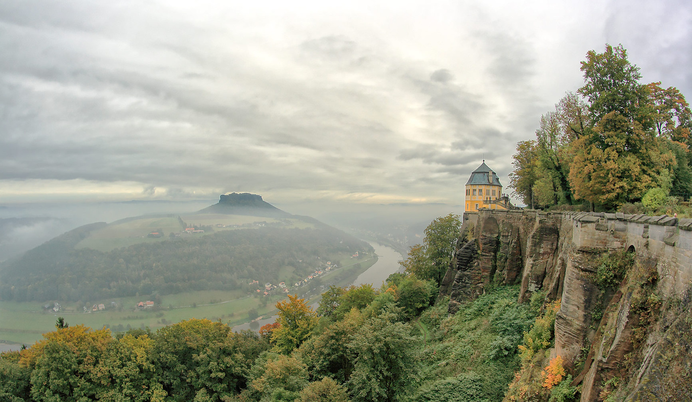 Blick auf die Elbe von den Mauern der Festung Königstein
