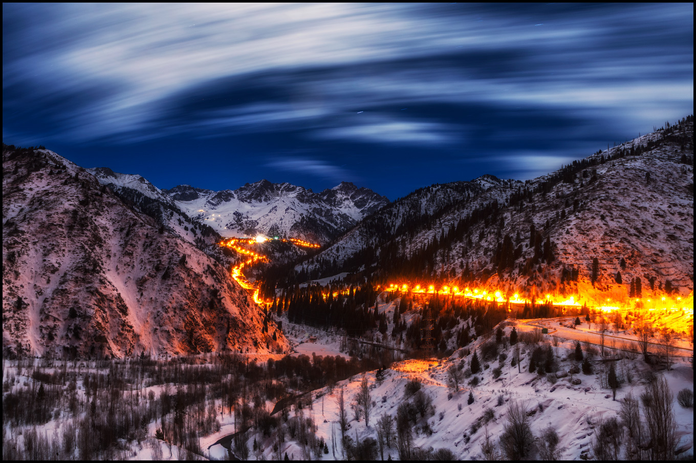 Straße zu den Bergen