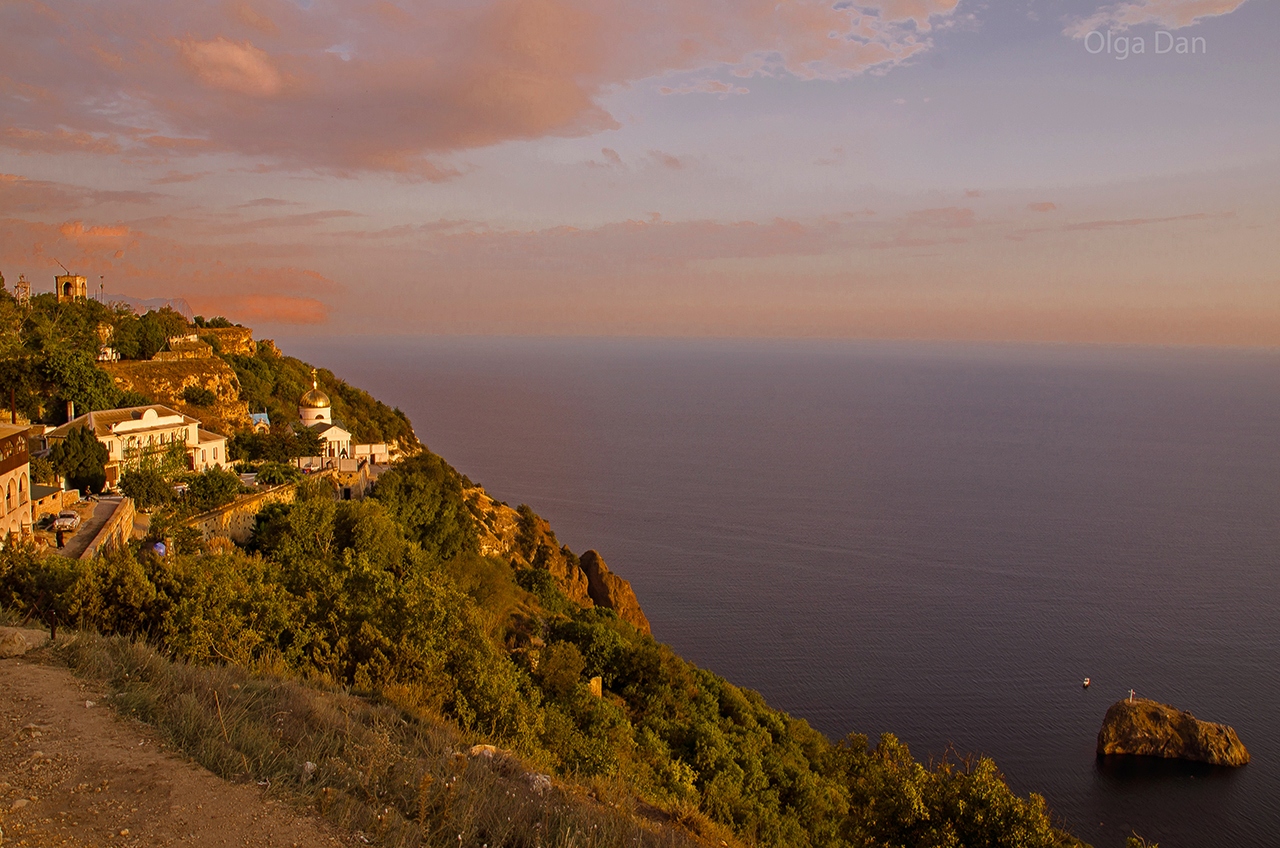 Dämmerung über dem St. George Kloster