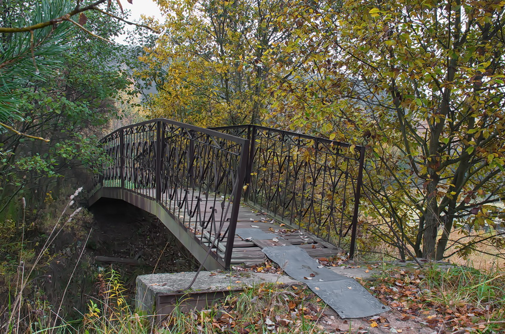 Brücke im Herbst