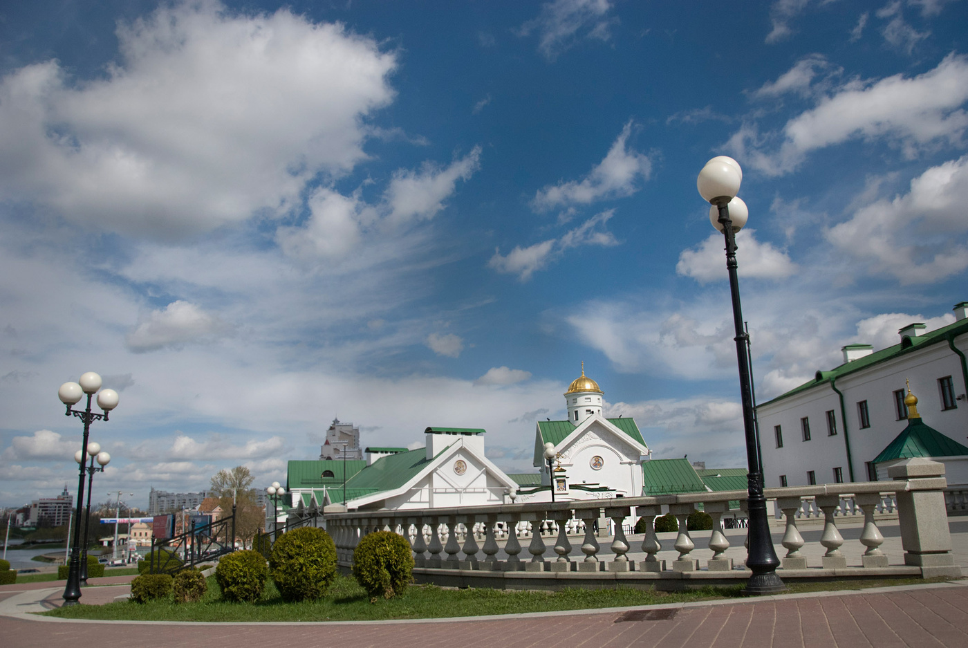 Unter dem blauen Himmel