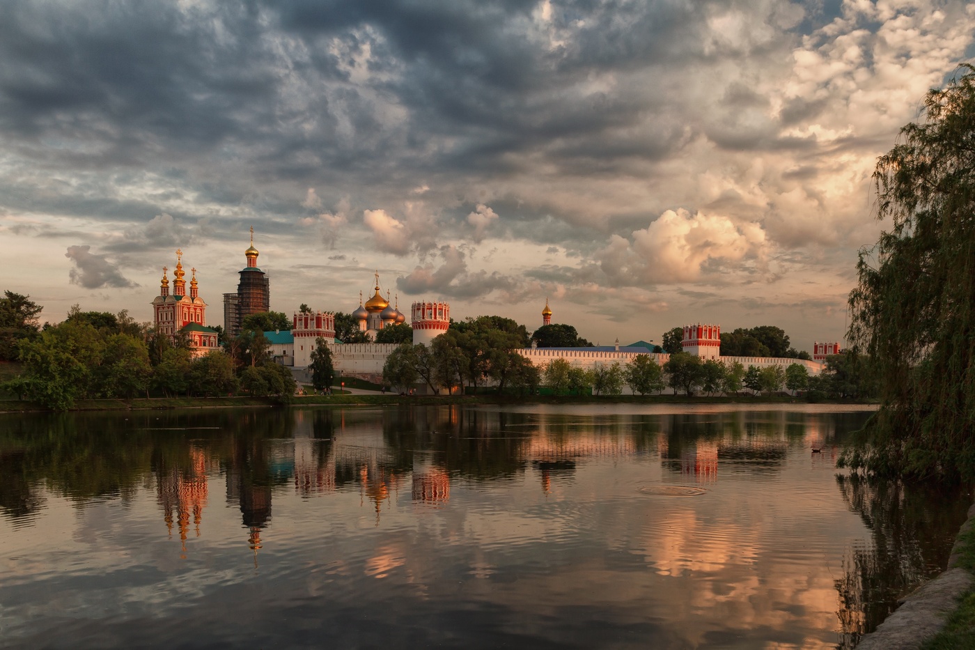 Am Nowodewitschi ...