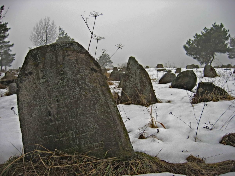 Wind ist auf dem Friedhof Pfeifen