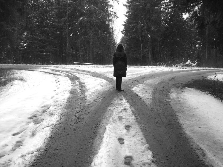 an der Kreuzung der beiden Straßen