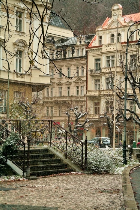 Snow in einer kleinen Stadt
