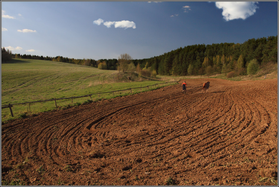 Ezhevesennie Übungen mit Egge