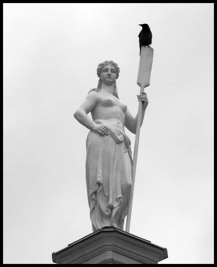 Mädchen mit einem Paddel